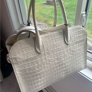 Elegant White Leather Crocodile-Embossed Women's Bag